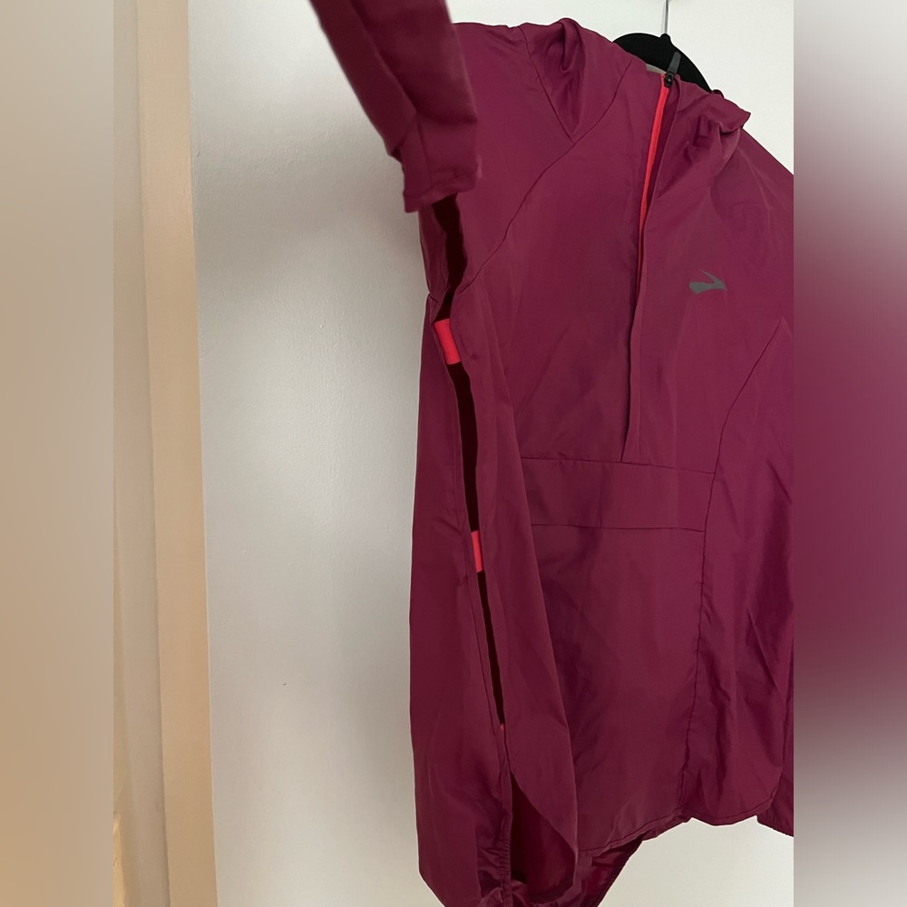 Brooks Running Windbreaker - Picture 2 of 5